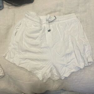Talentless size large white flowy shorts